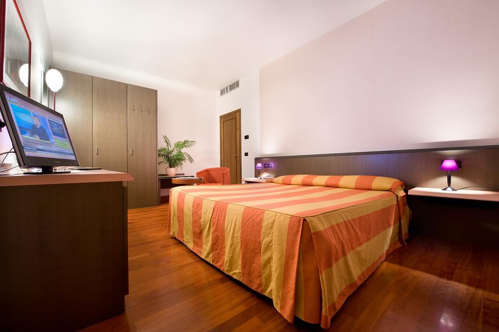 Hotel Campelli ソンドリオ 部屋 写真