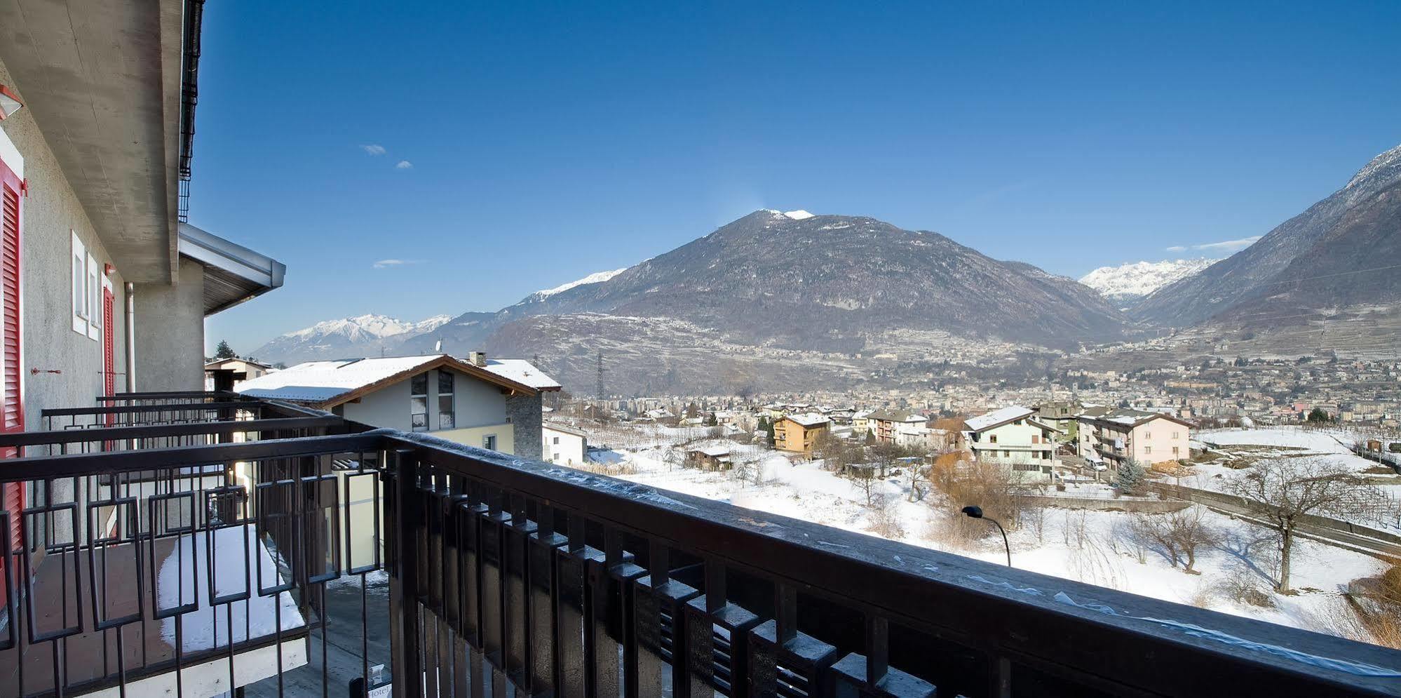 Hotel Campelli ソンドリオ エクステリア 写真